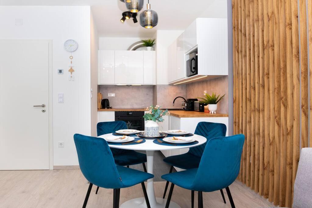 Chic206 Retreat: Modern 1br Gem With Balcony By Nw * Budapesta