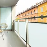 Chic206 Retreat: Modern 1Br Gem With Balcony By Nw