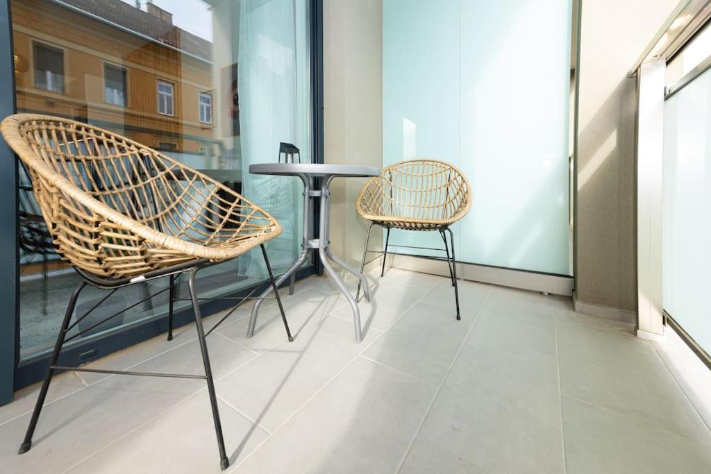 Apartamento Chic206 Retreat: Modern 1br Gem With Balcony By Nw Budapest