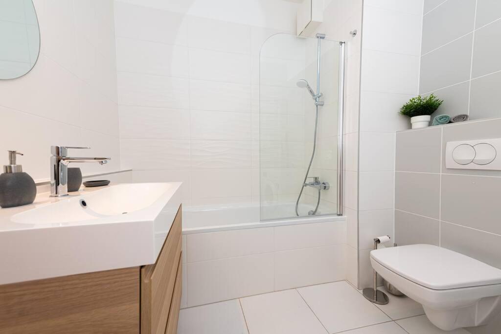 Apartamento Chic206 Retreat: Modern 1br Gem With Balcony By Nw